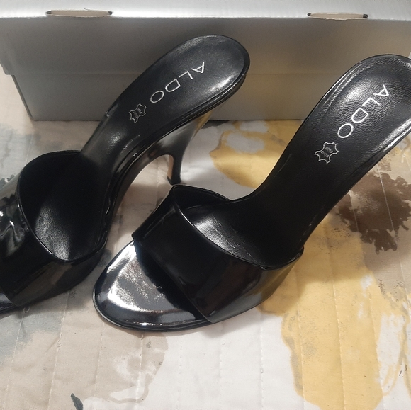 Shoes - Picture 5 of 11